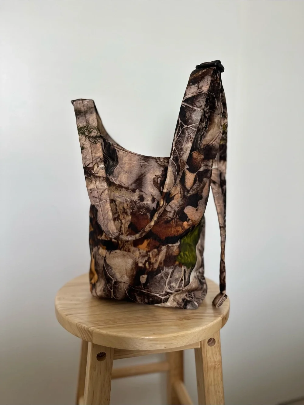 BAGGU Photo Forest Camo Print Small Nylon Sling Bag (like new!) - Picture 1 of 9